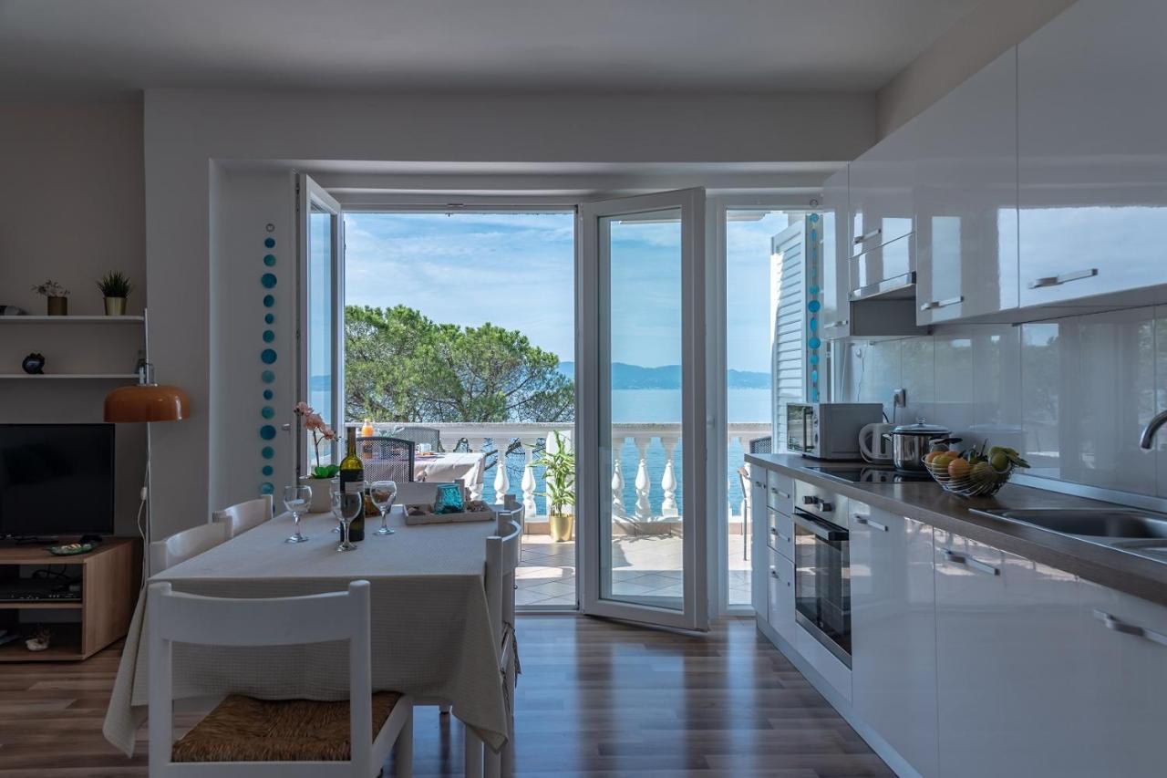 Apartment Bor - On The Beach Malinska Eksteriør billede