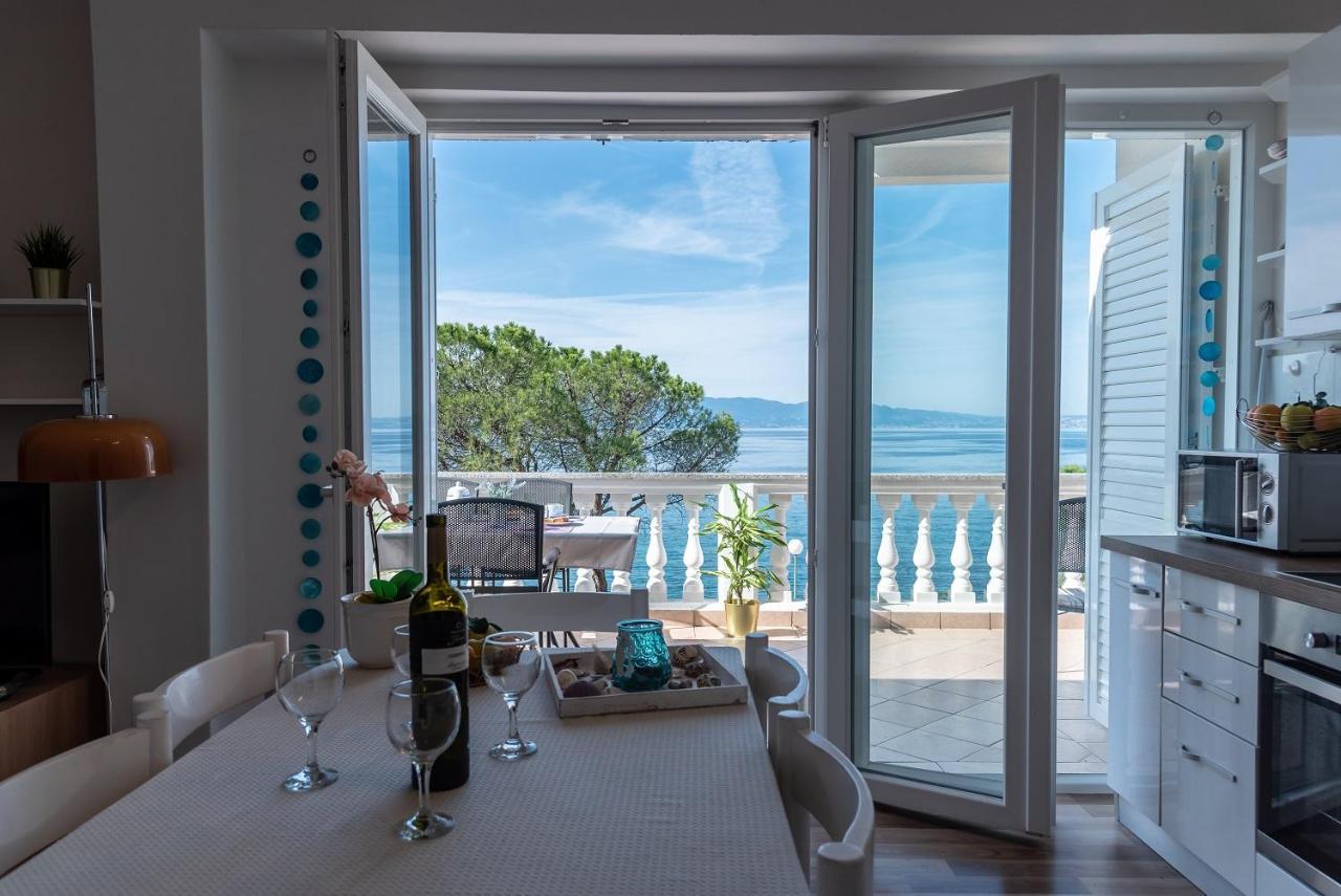 Apartment Bor - On The Beach Malinska Eksteriør billede